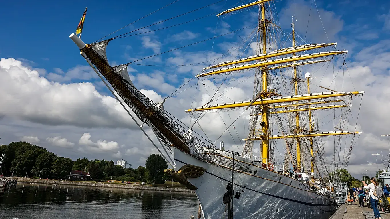 السلطات الألمانية توقف رجلين يُشتبه بتورطهما في أعمال تخريب استهدفت سفنًا حربية مخصصة للبحرية الألمانية