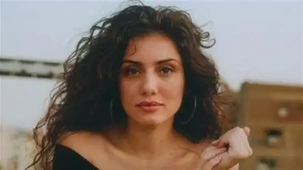 إحالة فنانة مشهورة للمحاكمة بتهمة السرقة