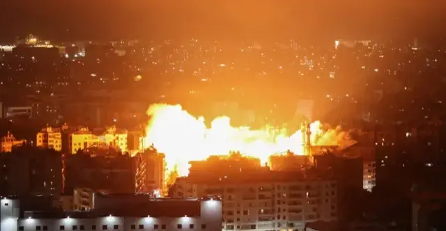 مدن إيرانية تتعرض لقصف، بالتزامن مع موجة صواريخ أطلقت من إيران باتجاه إسرائيل