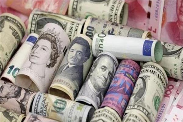 ضبط قضايا اتجار في العملات الأجنبية بالسوق السوداء