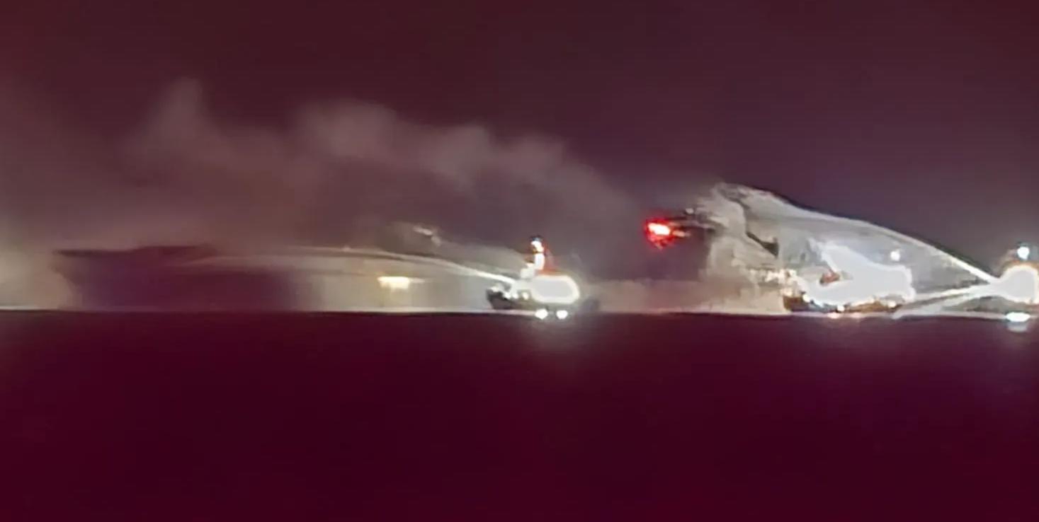 العراق :إخماد حريق الناقلتين المستهدفتين قرب البصرة