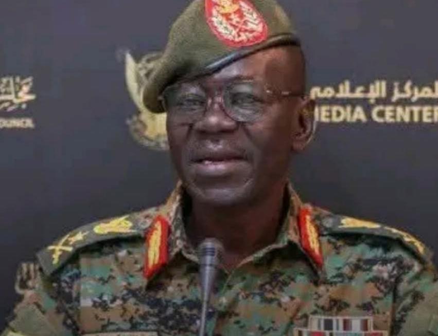 وزير الدفاع السوداني الفريق حسن كبرون، دعمه لنشاط رياضة المصارعة الحرة في البلاد