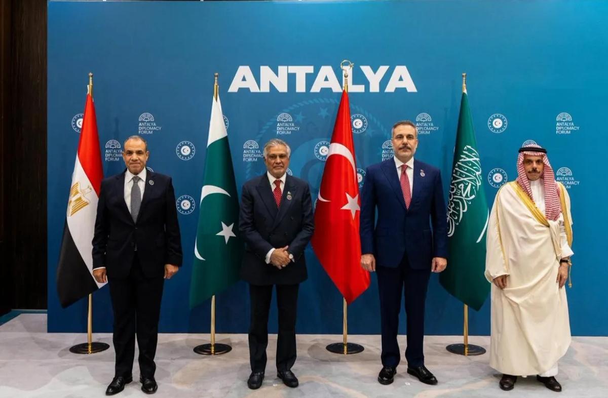 وزراء خارجية مصر وتركيا وباكستان والسعودية يجتمعون فى أنطاليا ويبحثون مسار المفاوضات الأمريكية - الإيرانية ومستجدات الوضع الإقليمي