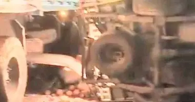 مصرع شخصين فى انقلاب تريلا على سيارة نقل بطريق المعمورة الإسكندرية