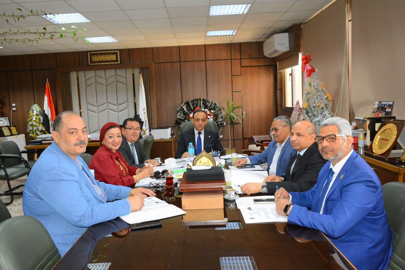 جامعة أسيوط تضع ضوابط لنقل أعضاء هيئة التدريس حفاظًا على الكفاءة والتوازن الأكاديمي