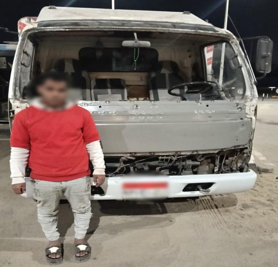 الداخلية تكشف ملابسات اصطدام سيارة نصف نقل بسيارات على الطريق الدائرى وضبط قائدها