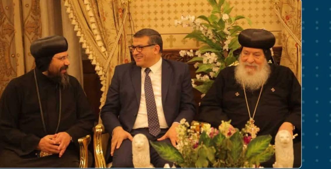 محافظ قنا ومدير الأمن يهنئان الأنبا شاروبيم بعيد القيامة بمطرانية قنا