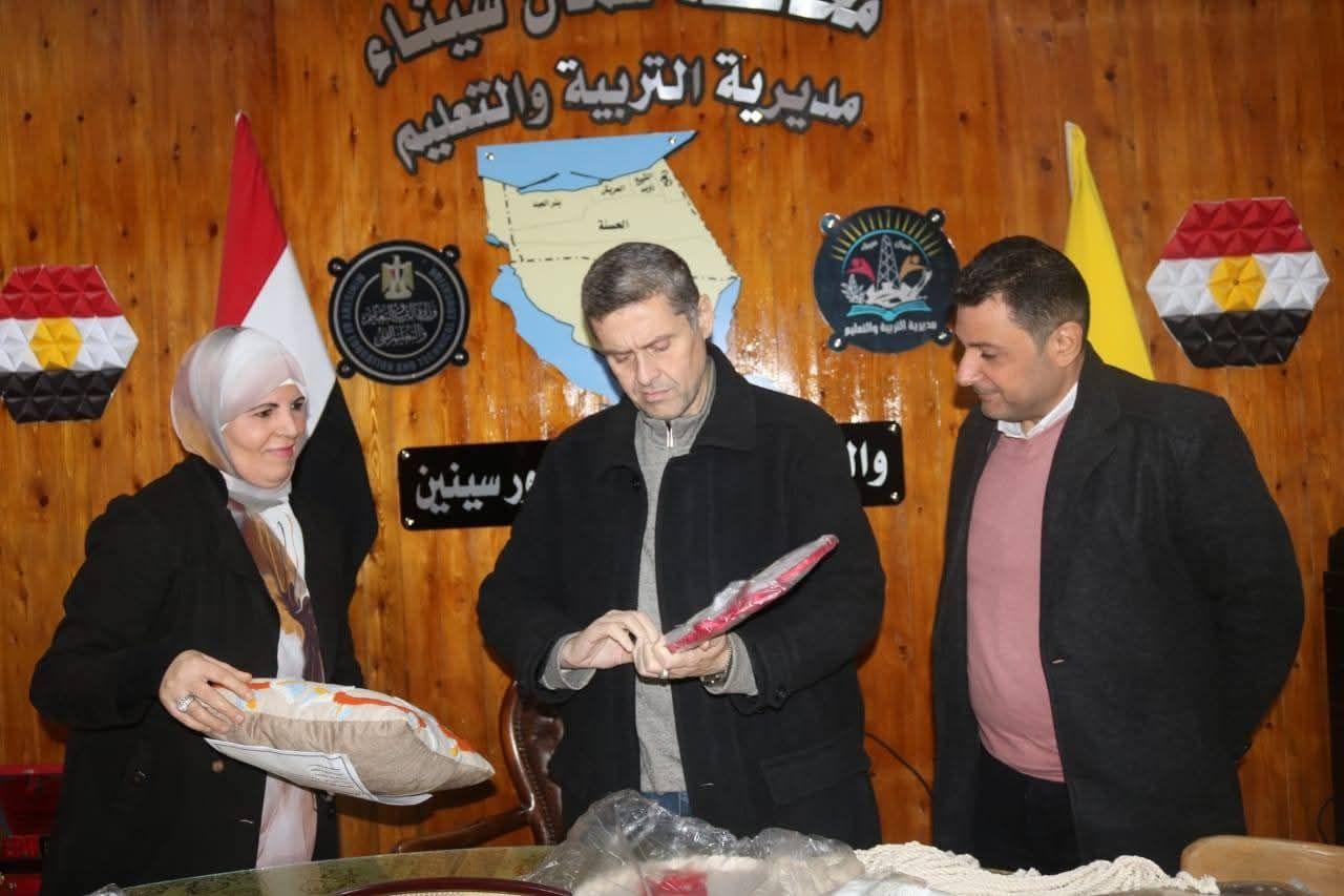 وكيل وزارة التربية والتعليم بشمال سيناء يستقبل موجه عام الاقتصاد المنزلي لتقييم التصفيات النهائية للمسابقات الوزارية.