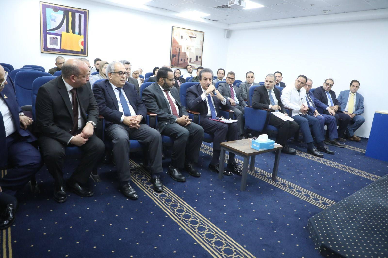 وزير الصحة يعقد اجتماعًا مع اللجنة العليا للشبكة القومية للسكتة الدماغية على هامش افتتاح وحدة بمستشفى العاصمة الجديدة