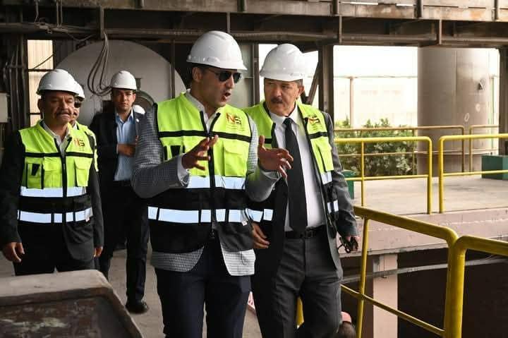 محافظ السويس يستقبل وزير الصناعة لتفقد عدداً من المصانع المتخصصة في الحديد والصلب بمحافظة السويس