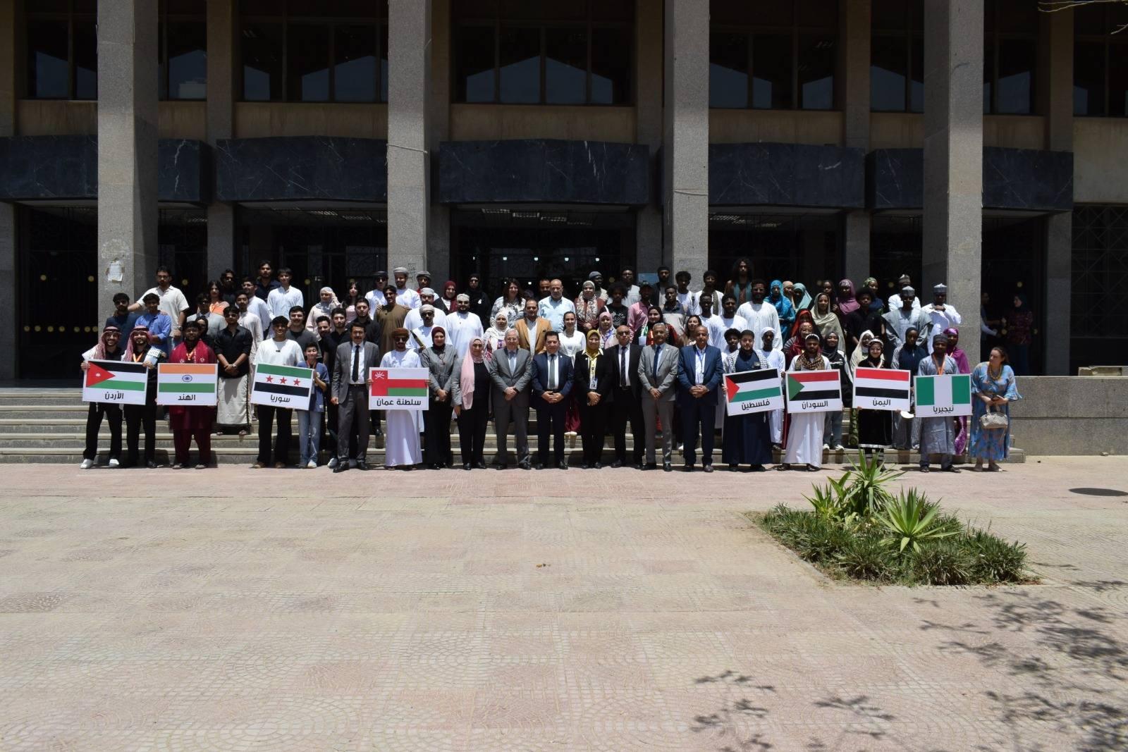 جامعة العاصمة تحتفل باليوم العالمي للتنوع الثقافي من أجل الحوار والتنمية بمشاركة طلاب من ثماني دول