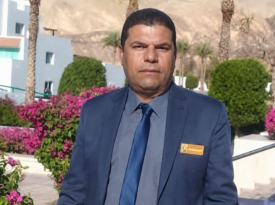 مصرع رئيس مدينة طابا وائل فؤاد إثر حادث مروري على الطريق الدولي خلال توجهه إلى مدينة طور سيناء.
