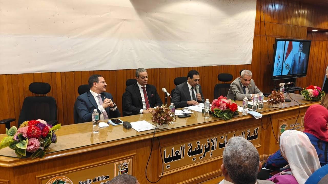 ندوة بكلية الدراسات الإفريقية العليا حول "الجمهورية الجديدة والانفتاح على إفريقيا" ضمن احتفالات جامعة القاهرة بالذكرى الثالثة عشرة لثورة 30 يونيو