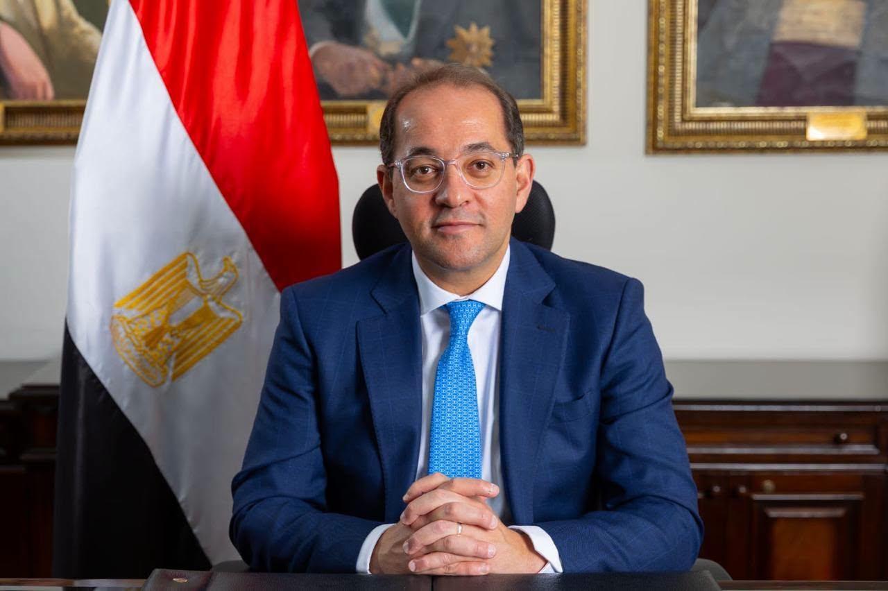 وزير المالية: - الانتهاء من إعداد جميع العقود وكراسات الشروط النموذجية للتعاقدات الحكومية