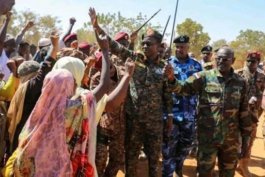 جيش السودان يتبع الإخوان في عسكرة المجتمع وتجنيد النساء