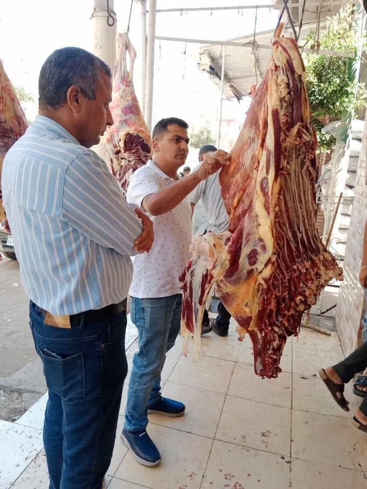 خلال حملات تفتيشية ضبط طن ونصف دقيق مدعم قبل بيعه بالسوق السوداء بقويسنا ونصف طن لحوم ومواد غذائية غير صالحة للإستهلاك الآدمي بتلا