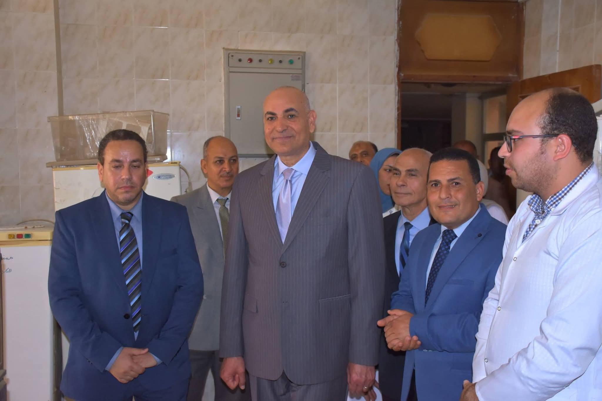 رئيس جامعة مدينة السادات يتفقد معامل كلية الطب البيطري لتعزيز التدريب العملي والتطوير الأكاديمي
