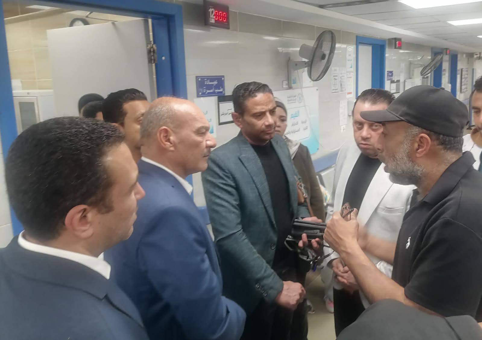 محافظ السويس يتفقد مركز طب أسرة التوفيق بحي عتاقة ويستمع لمطالب المواطنين
