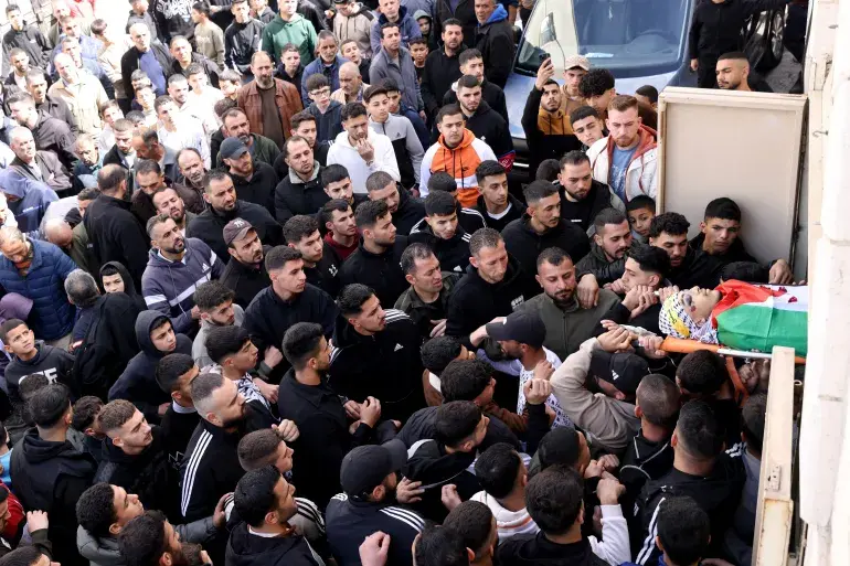 نادي الأسير الفلسطيني : قوات الاحتلال الإسرائيلي اعتقلت أكثر من 100 فلسطيني في الضفة الغربية منذ بداية رمضان