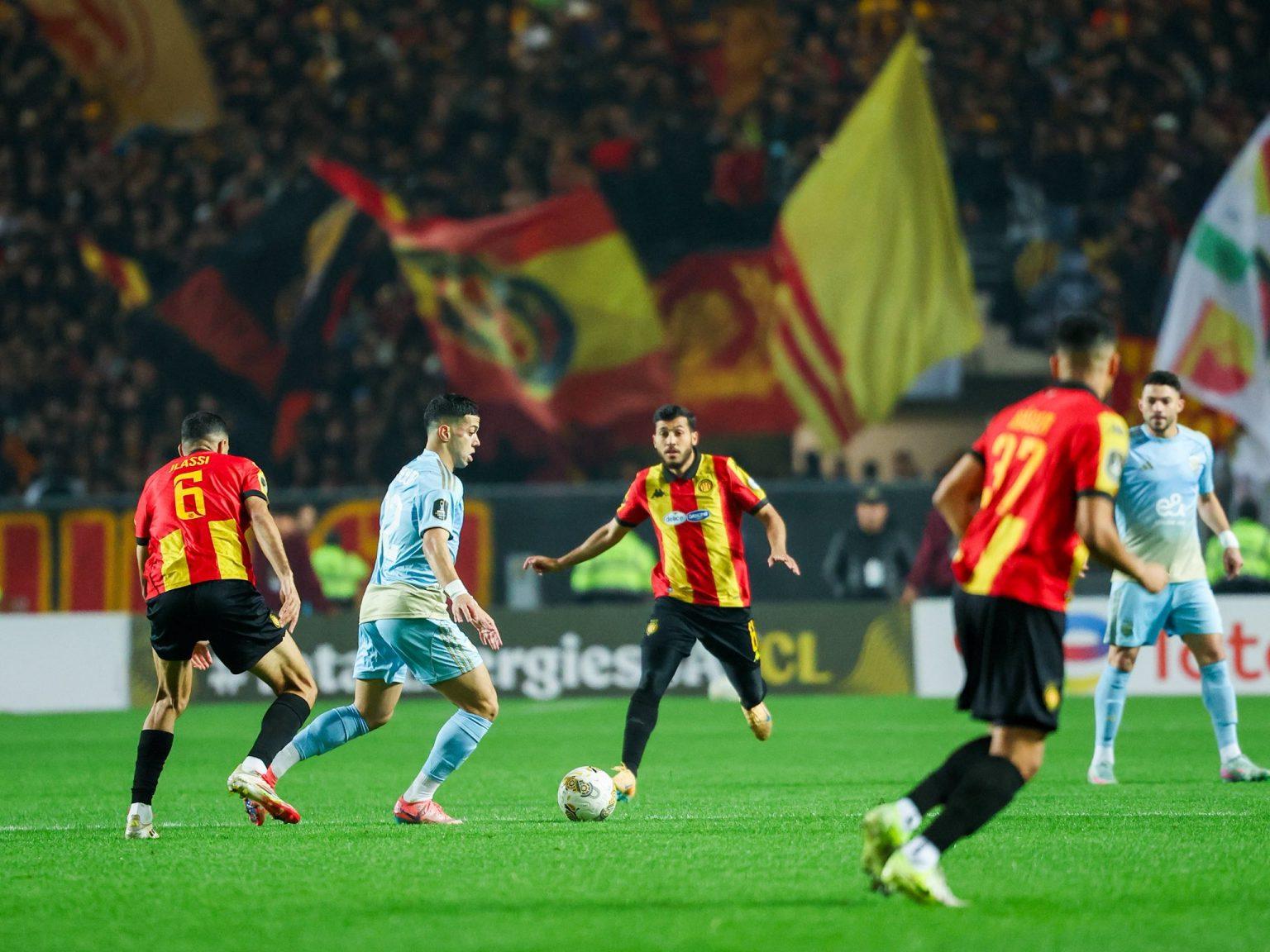 الأهلي يتمسك بحضور جزء من جماهيره في لقاء الترجي