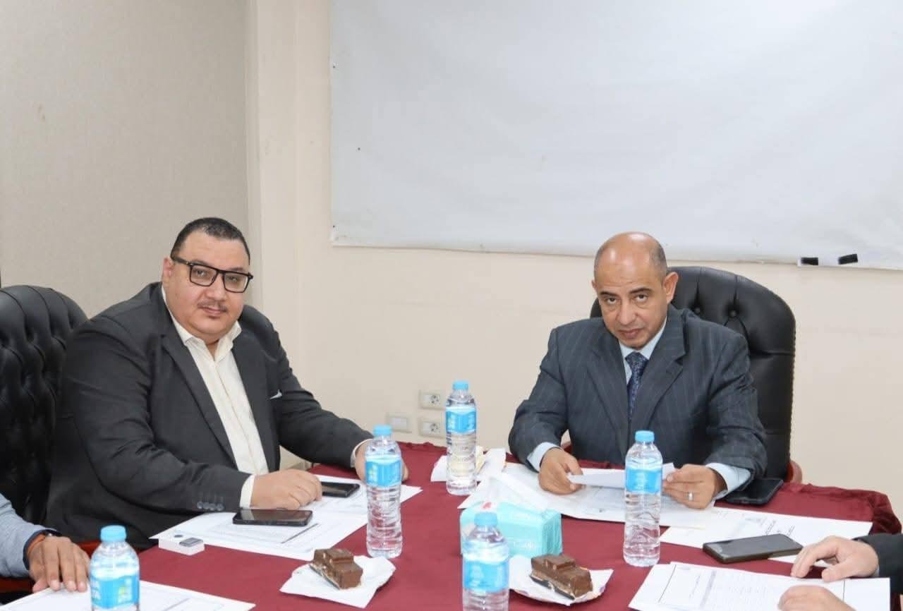 مجلس إدارة دار إقامة جامعة أسيوط بالقاهرة يستعرض الموقف المالي وخطط تطوير ورفع كفاءة الخدمات