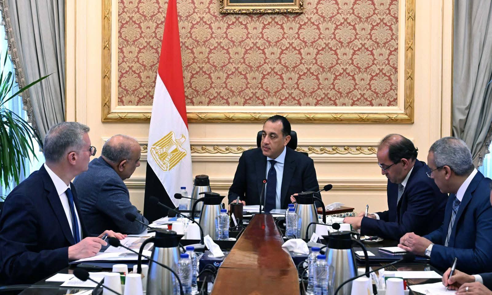 رئيس الوزراء يتابع الجهود الحكومية لتوفير المنتجات البترولية وتعزيز المخزون