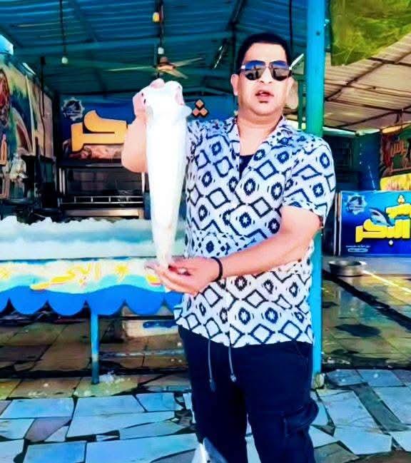 سمك قرش البحر… حكاية عشق لأسماك السويس وروح البحر في فيصل حي مكة