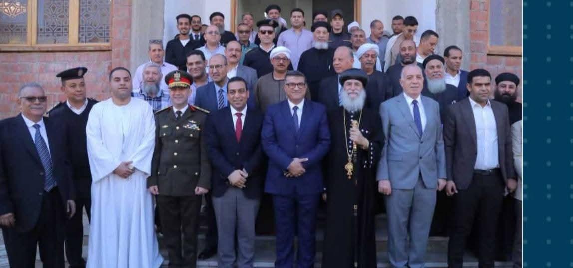 محافظ قنا ومدير الأمن والوفد المرافق يقدمون التهنئة للانبا بيمن مطران قوص بعيد القيامة المجيد