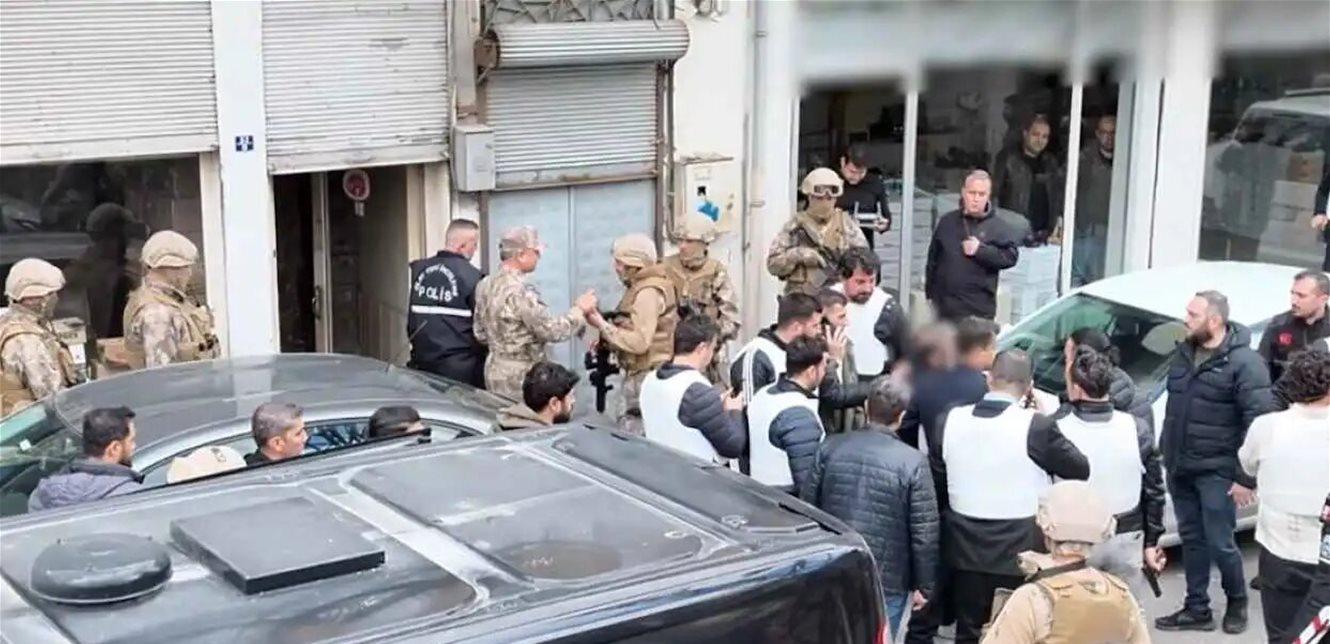 الشرطة تستعين بمعالج نفسي لإنهاء احتجاز رهائن