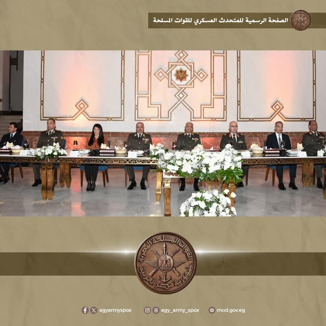 المتحدث_العسكرى : الفريق أول / عبد المجيد صقر القائد العام للقوات المسلحة وزير الدفاع والإنتاج الحربى يشهد حفل تخرج دورة التمثيل الدبلوماسى العسكرى المصرى بالخارج ...