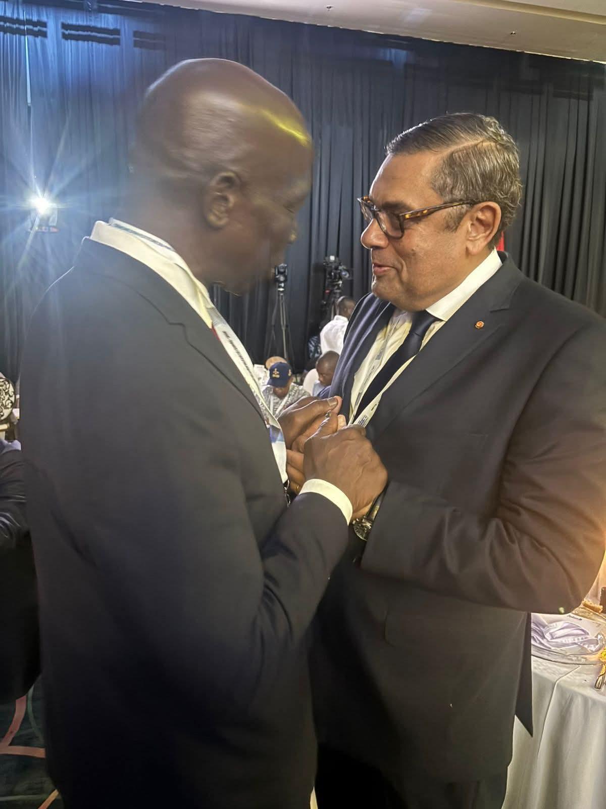 نائب وزير الخارجية يشارك في مراسم تنصيب رئيس جمهورية غينيا المنتخب