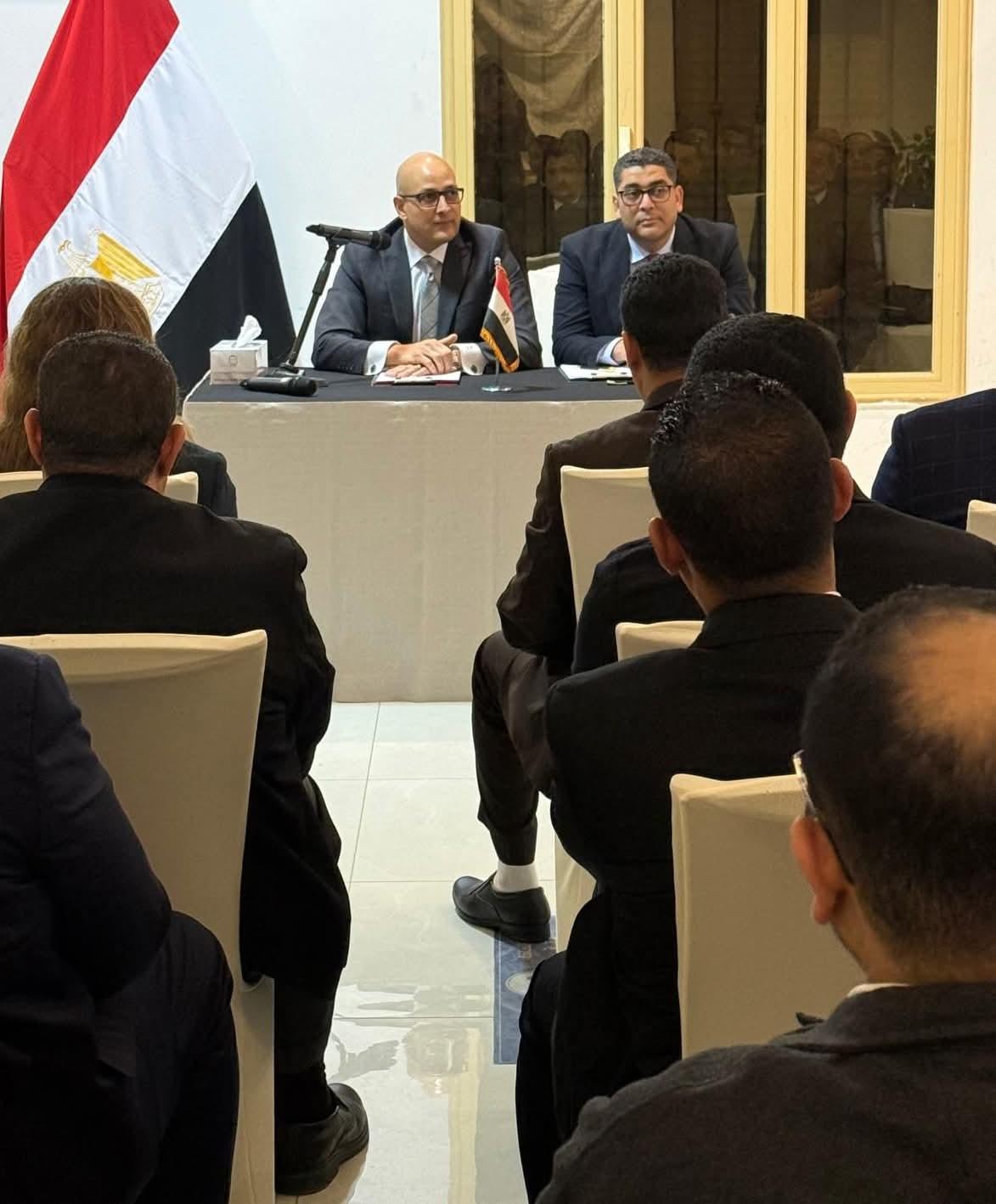 لقاء القنصل المصرى فى الكويت مع أعضاء من الجالية المصرية