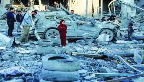 إسرائيل تستهدف سيارة تابعة للجنة المصرية في غزة واستشهاد 3 صحفيين فلسطينيين