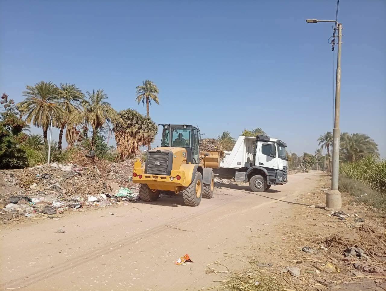 محافظ قنا: رفع 22 طنًا من التراكمات والمخلفات الصلبة بعدد من الطرق الرئيسية بقوص