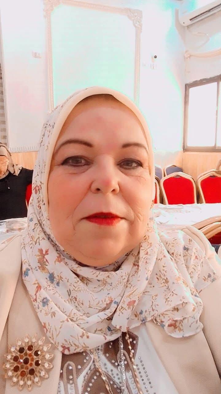 لاول مره فى شمال سيناء. سيده توزع باركود التعرف على أماكن مرضى التوحد والزهايمر بالمجان.