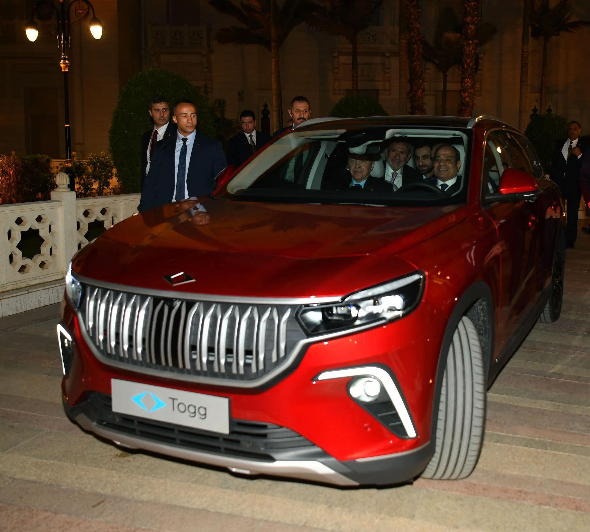 الرئيس التركية يهدى السيد الرئيس عبد الفتاح السيسي سيارة كهربائية بمناسبة زيارته الحالية إلى مصر