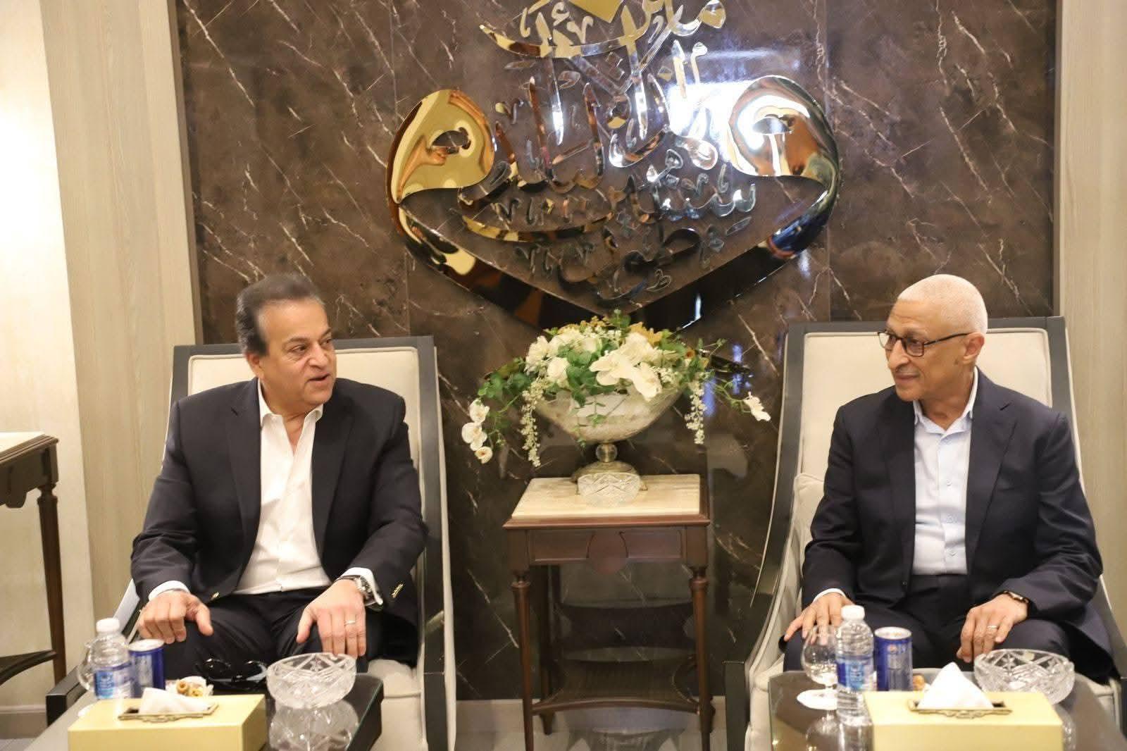 محافظ_شمال سيناء يستقبل نائب رئيس الوزراء ووزير الصحة بمطار العريش.