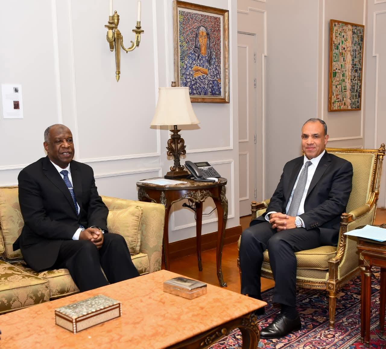 وزير الخارجية يستقبل رئيس الاتحاد العربي للمحاربين القدماء وضحايا الحرب