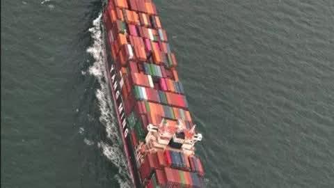 الحرس الثوري الإيراني يُعلن استهداف سفينة إسرائيلية بمضيق هرمز