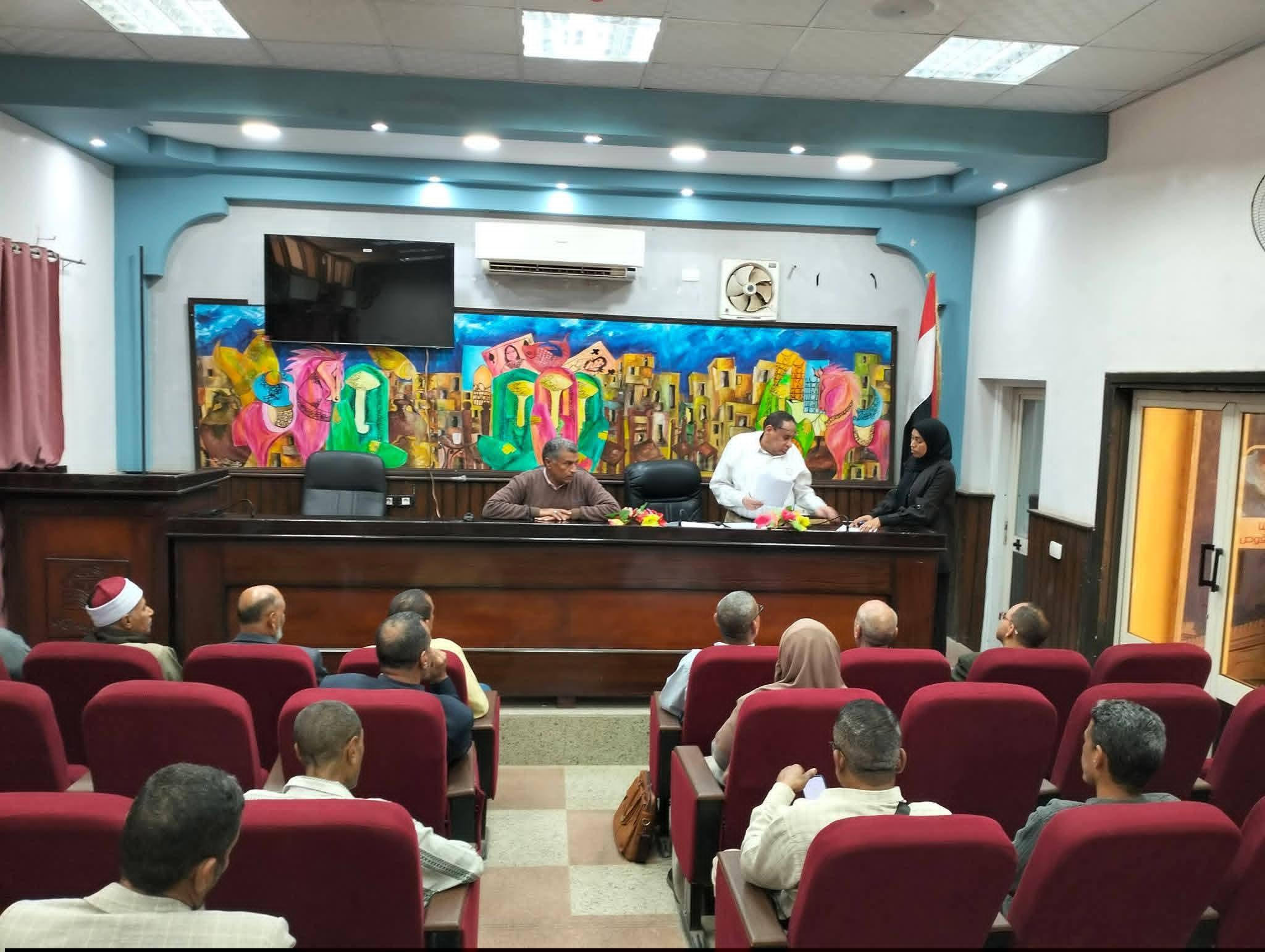 شاكر يترأس تنفيذية المركز لمتابعة ملفات ترشيد الطاقة ومواعيد المنشآت