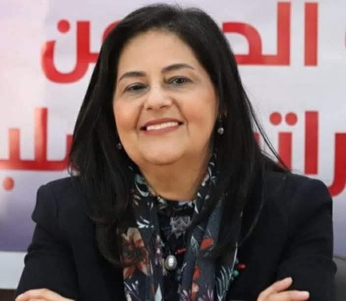 رئيس جامعة القاهرة يهنئ الدكتورة هويدا مصطفى عميد كلية الإعلام الأسبق لصدور القرار الجمهوري بتعينها نائبا لرئيس الهيئة العامة للاستعلامات