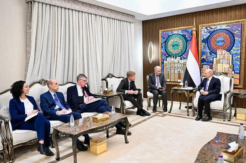 رئيس مجلس القيادة: استمرار ارتهان المليشيات الحوثية للنظام الإيراني يبقي هدف استعادة مؤسسات الدولة في صدارة الاولويات