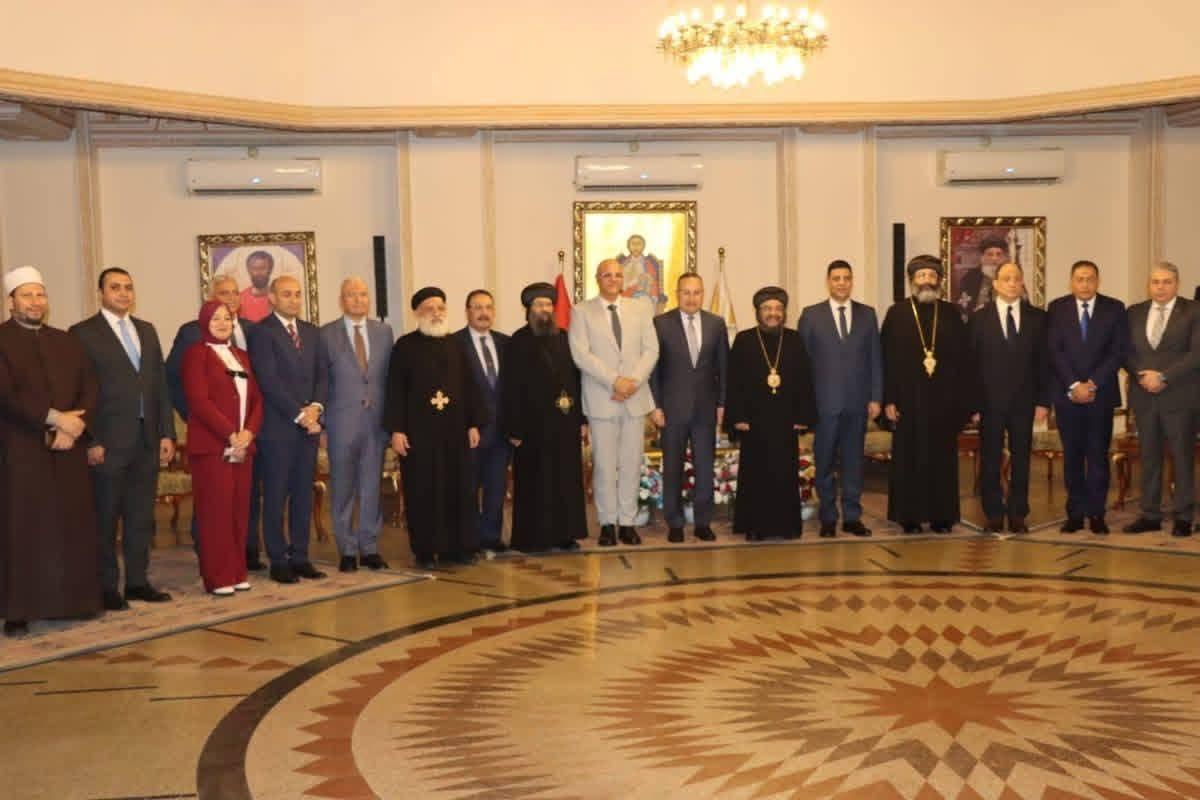وزير التعليم العالي يزور الكنيسة المرقسية بالإسكندرية ويقدم التهنئة للأخوة الأقباط بعيد القيامة المجيد
