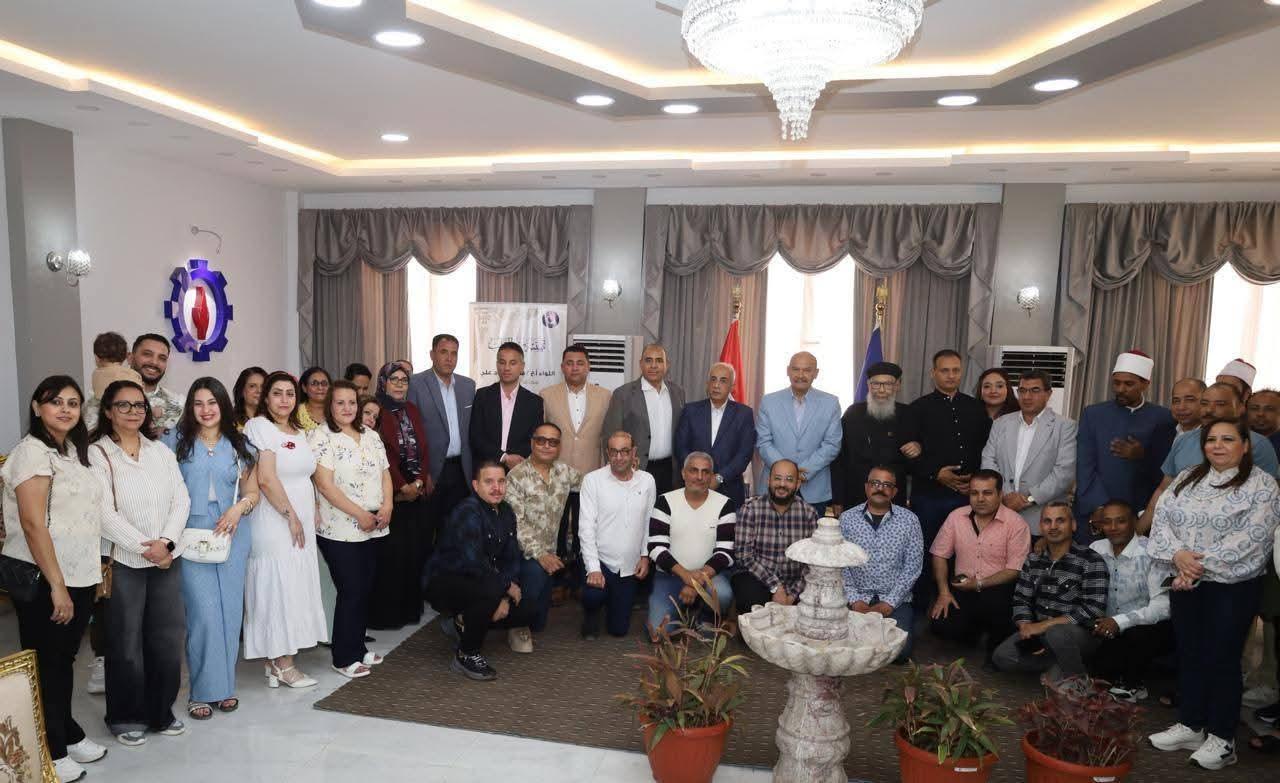 محافظ السويس يهنئ العاملين من الإخوة الأقباط بعيد القيامة المجيد وشم النسيم بشاليهات بورتوفيق