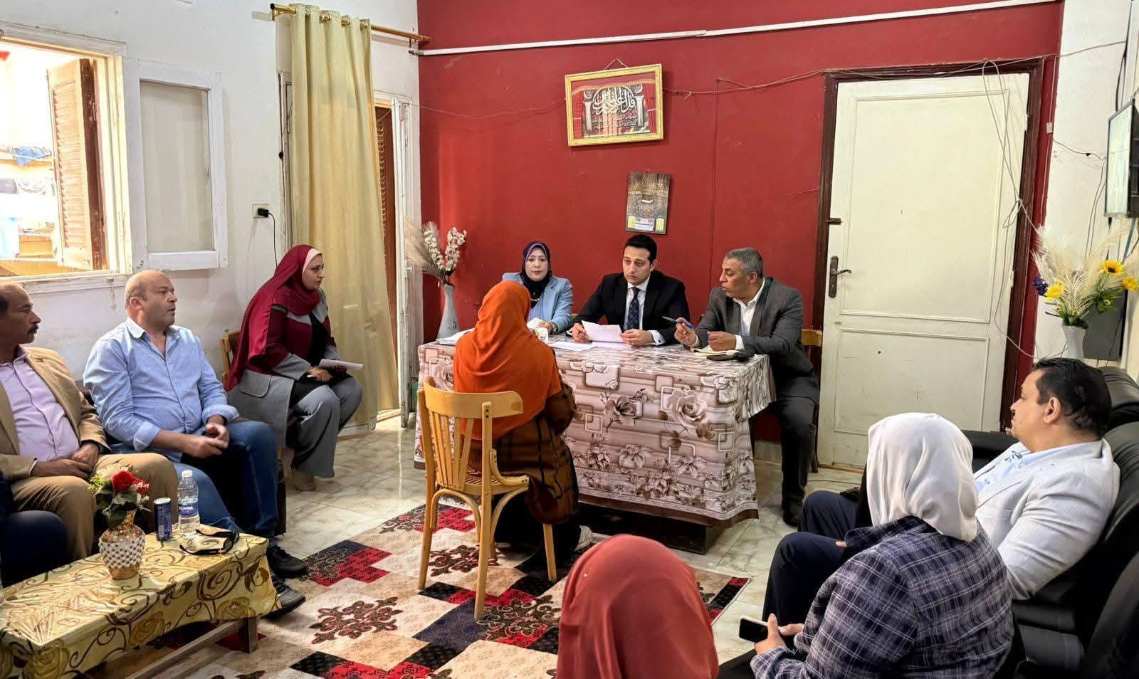 نائب المحافظ يعقد لقاءً لخدمة المواطنين بقرية الشيخ فضل