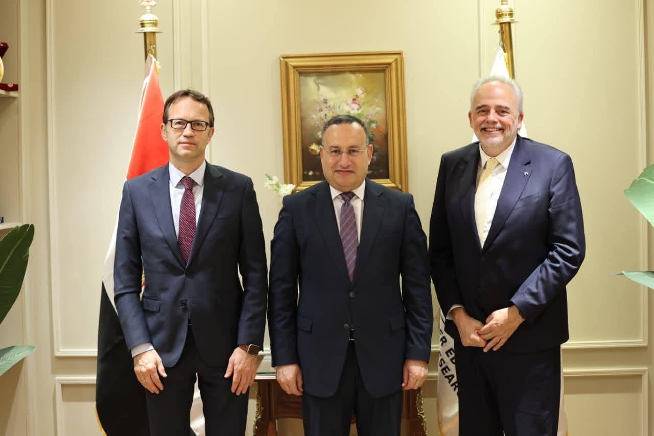 وزير التعليم العالي يبحث سبل تعزيز التعاون مع سفير مملكة إسبانيا ووفد جامعة برشلونة المستقلة الإسبانية UAB