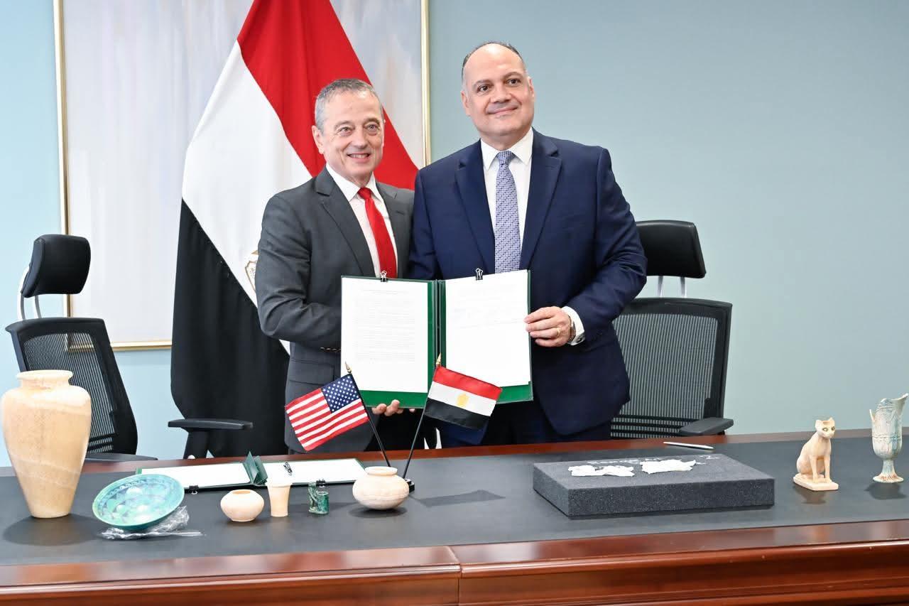 تعاون مصرى أمريكي لاسترداد ١٣ قطعة آثرية تنمتي إلي عصور تاريخية مختلفة من الحضارة المصرية القديمة