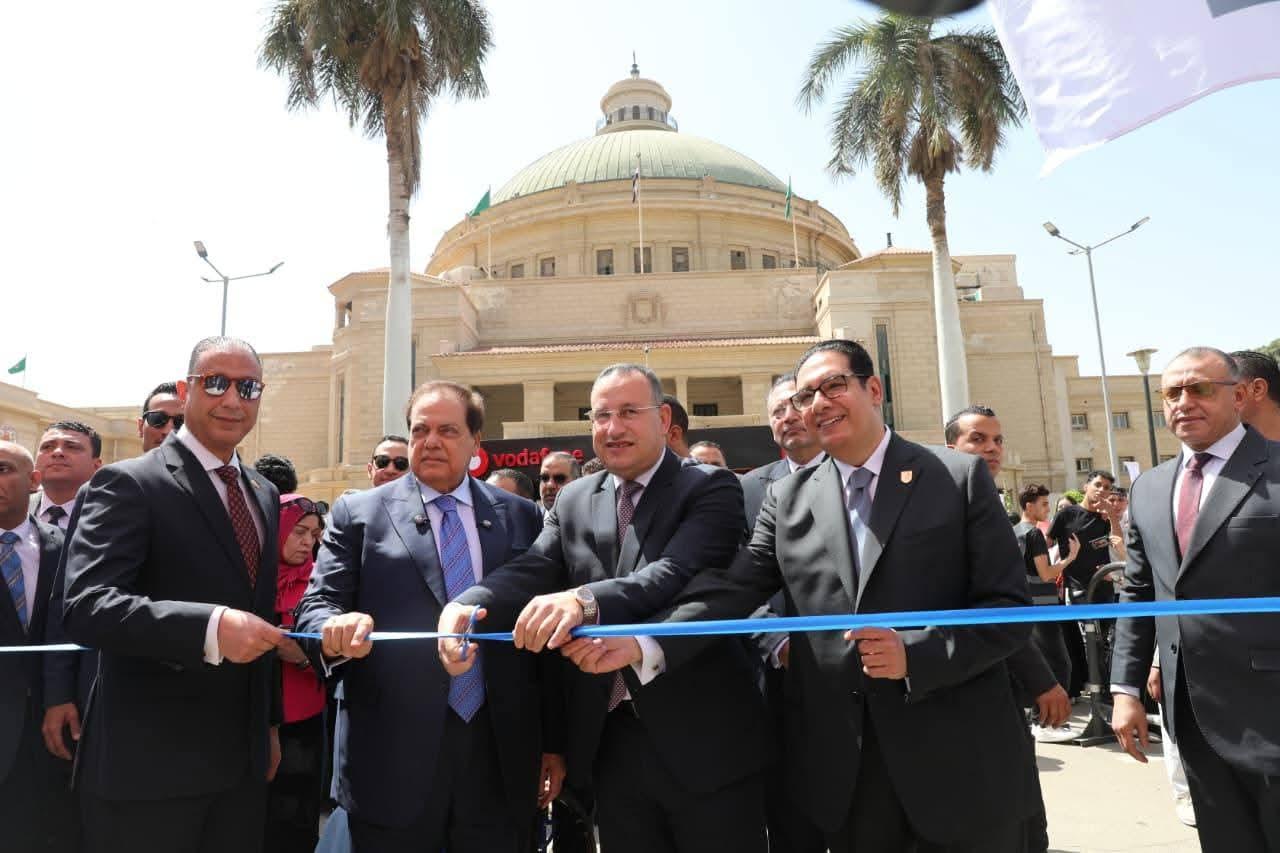 وزير التعليم العالي ومحافظ الجيزة ورئيس جامعة القاهرة يفتتحون ملتقى التوظيف والتدريب بالجامعة لعام 2026