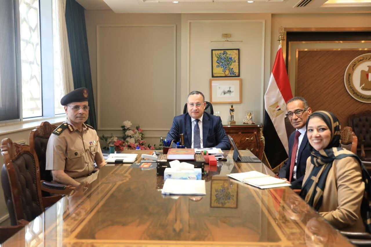 وزير التعليم العالي يتابع تطورات مشروع الجينوم المصري