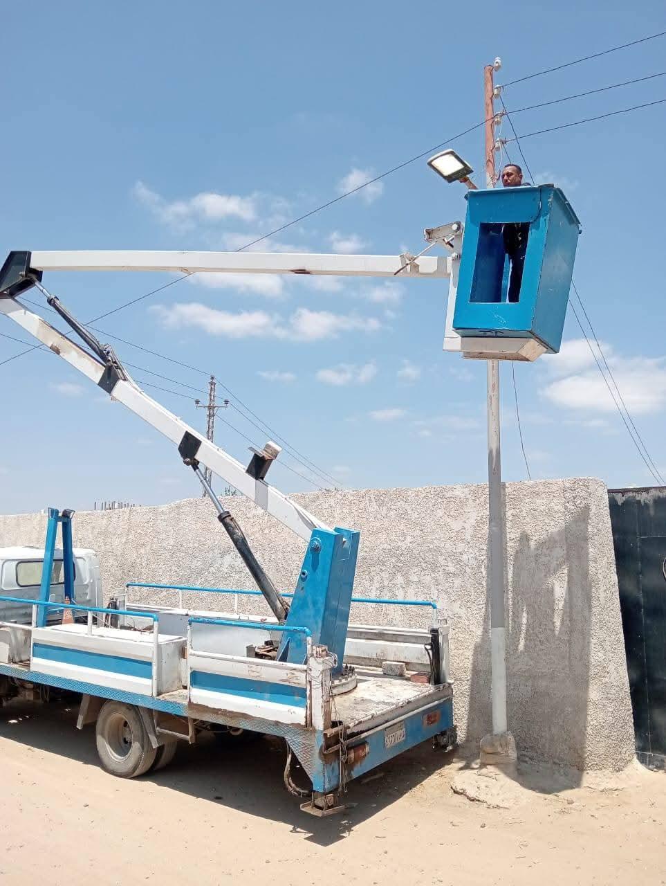 تكثيف أعمال النظافة ورفع كفاءة أعمدة الإنارة العامة بجميع المراكز والمدن والأحياء للحفاظ على الوجه الحضاري لمحافظة الاسماعيلية